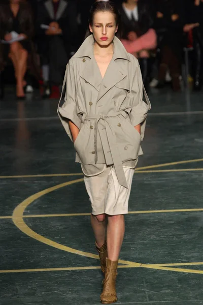 Look 3